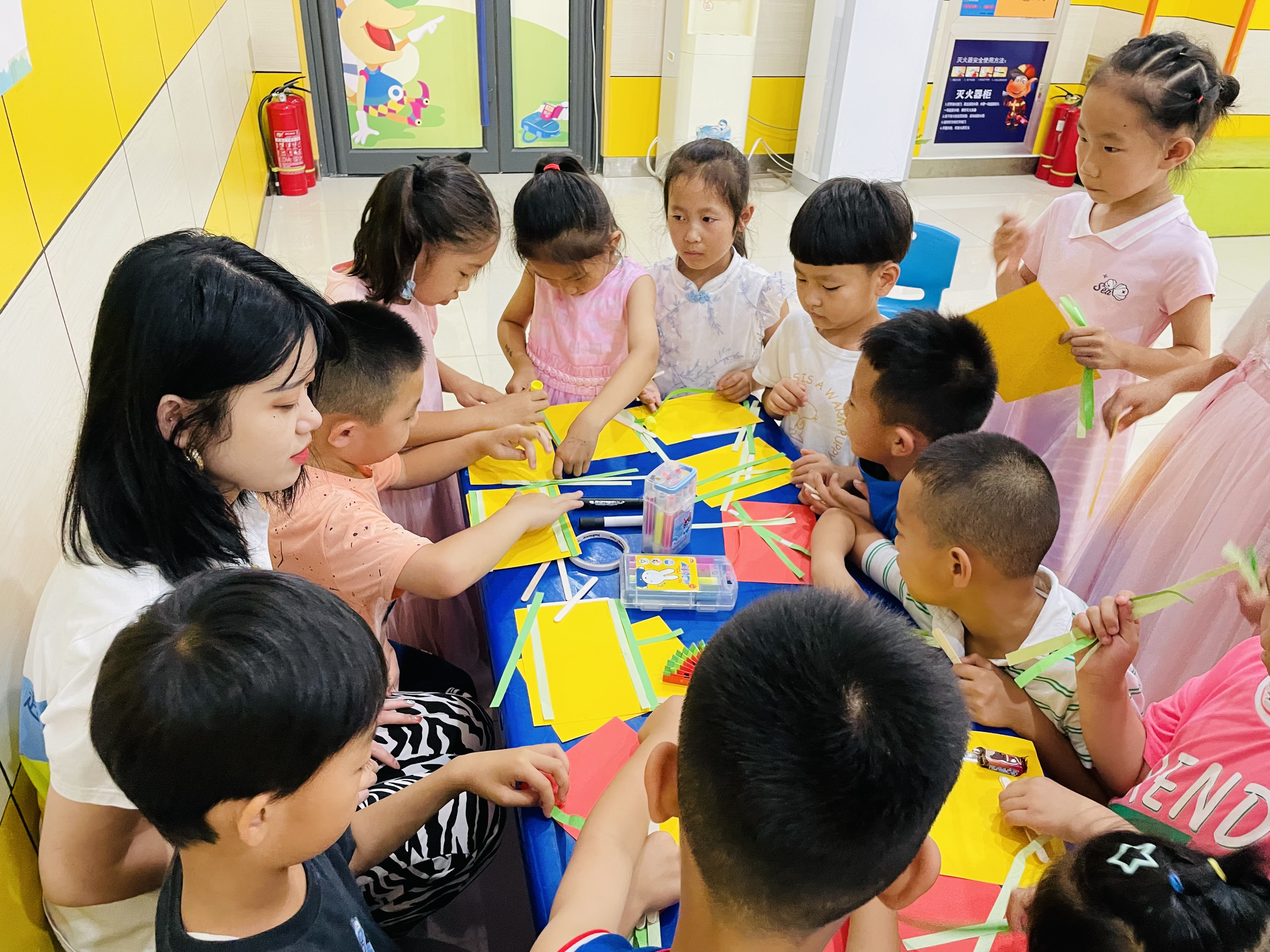 爸爸妈妈在家怎么教孩子学习少儿英语？(图1)